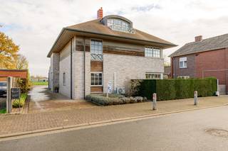 Op een uiterst rustige locatie (doodlopende straat) en op wandelafstand van het centrum kunt u dit appartement (type penthouse/duplex) terugvinden...
