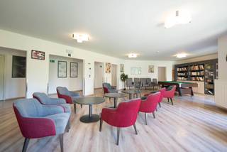 UKKEL, in een “Residentie SERVICE” (voor 60+), nabij de Globe, bieden wij u deze lichte serviceflat van ± 38 m² in zeer goede staat aan...