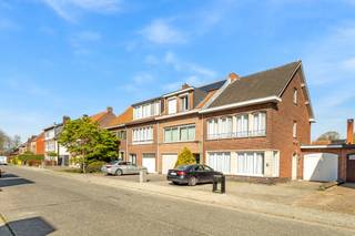 Ligging: Deze woning is rustig doch centraal gelegen binnen de stadskern van Turnhout in een charmante straat met weinig doorlopend...