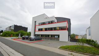 Op een strategische topligging aan de stadsrand, langsheen de Kareelstraat en in directe nabijheid van de E40, bevindt zich deze...