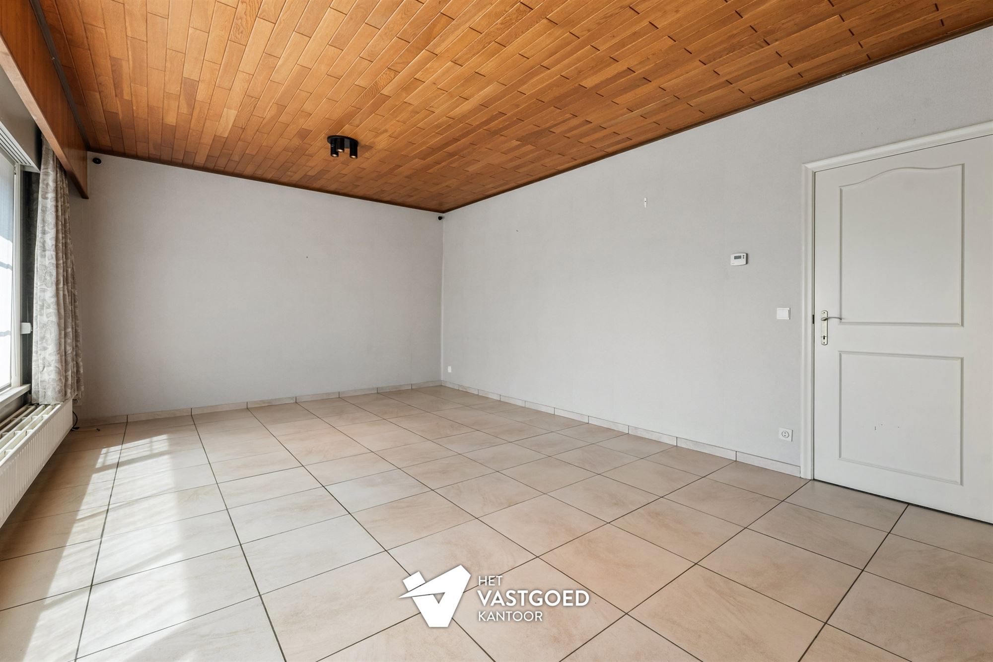INSTAPKLARE GELIJKVLOERSE WONING OP RUSTIGE LIGGING - foto 5