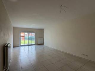 Prachtige woning met 3 slaapkamers en tuin op toplocatie te Morkhoven!<br /><br />Bent u op zoek naar een prachtige woning met 3 slaapkamers op een rustige locatie te Morkhoven? <br /><br />Deze woning beschikt over een inkomhal met apart gastentoilet, een ruime lichtrijke leefruimte, geïnstalleerde keuken, praktische wasberging, ruime inpandige garage, 3 volwaardige slaapkamers waarvan één met dressing en een badkamer voorzien van toilet, dubbele lavabo, bad en douche. <br /><br />De woning beschikt ook over een ruime en aangename tuin met tuinhuis én achteringang. <br /><br />De woning is beschikbaar vanaf 01/11/2026.<br />Alle verbuik is individueel. <br /><br />De EPC-waarde bedraagt 111 kWh/m² (Label B)!<br /><br />De woning wordt momenteel nog helemaal geschilderd. <br /><br />Hebt u interesse in deze mooie woning te Morkhoven? <br />Contacteer ons via info@debaco.be of bel ons op 014/73.77.77 voor een bezoek ter plaatse!
