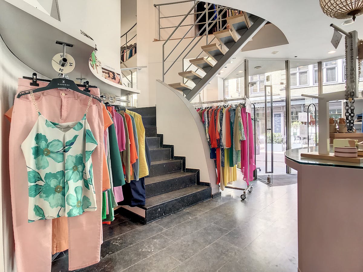 Op een hoekgelegen handelspand te huur in centrum Veurne - foto 5