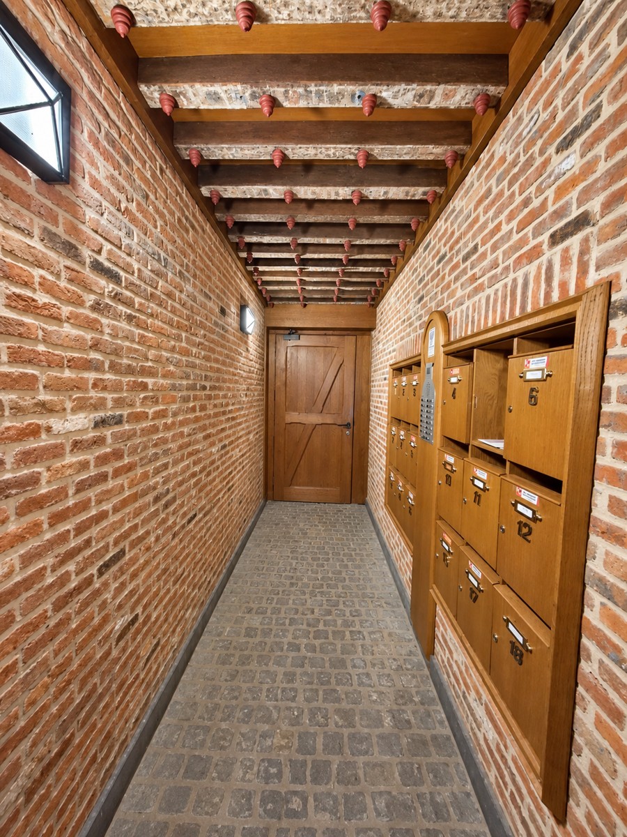 Appartement met terras en staanplaats in karaktervol historisch gebouw - foto 4