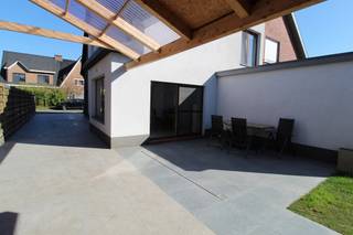 Ruime en Energiezuinige Halfopen Woning in een Rustige Doodlopende Straat – Merelbeke Ontdek deze perfect onderhouden halfopen bebouwing in...