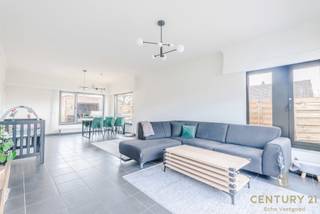 HALFOPEN WONING MET GARAGE, UITBREIDINGSMOGELIJKHEDEN EN TUINBent u op zoek naar een ruime gezinswoning op een centrale maar rustige locatie? Dan is...