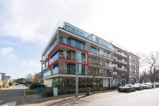 Te koop: uniek hoekappartement in Sint-Idesbald, op een centrale locatie nabij zee, duinen en openbaar vervoer. Dit appartement, gebouwd in 2023,...