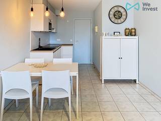 Ontdek dit verzorgd en lichtrijk appartement, ideaal gelegen in het gezellige Middelkerke.Dit instapklare pand, gebouwd in 2005, combineert comfort...