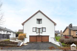 Ben je op zoek naar een ruime villa (258 m²) met 4 slaapkamers, 2 badkamers, tuin en een dubbele garage in een kindvriendelijke buurt? Gevonden!In...