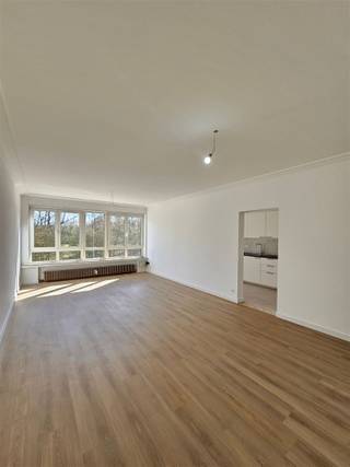 Appartement met 2 slpks en 2 terrassen.Centraal gelegen nabij openbaar vervoer, winkels, invalswegen, Antwerpen centrum en Wijnegem...