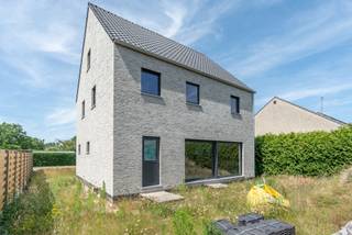 Casco nieuwbouwwoning met o.a. 4 slaapkamers, inpandige garage, op perceel van 443 m² met ZO oriëntatieGunstig gelegen in een doodlopende straat in...