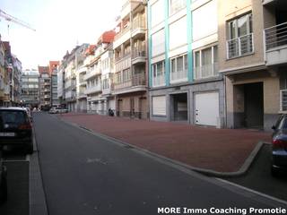 Individual and private double (side-by-side) garage box for sale on level -3 in Knokke-Centrum, near Zoutelaan, Dumortierlaan, and Lippenslaan. Easy access for driving in. Automated communal entry gate.<br /><br /><br /><br /><span><strong>For sale under conditions; See www.more.be, "attachments" and subject to availability.</strong></span>