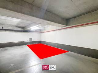 Gelegen in Sint-Joost-Ten-Node, bieden we een parkeerplaats in de kelder. Het is perfect gelegen, biedt directe toegang tot de hoofdwegen en...