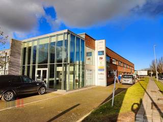 Espace de bureau facilement accessible de 20 m² (et plus, jusqu'à 79 m²) à louer le long de la Pathoekeweg et à peine à 3,5 km de...