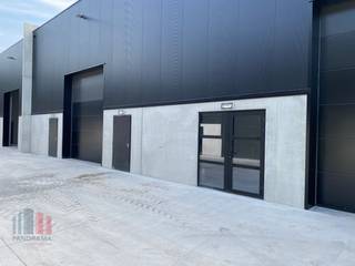 KMO-unit van 346 m² te huur, de unit maakt deel uit van het "Stuckens Business Park" en is strategisch gelegen in Buggenhout, aan de rand van...