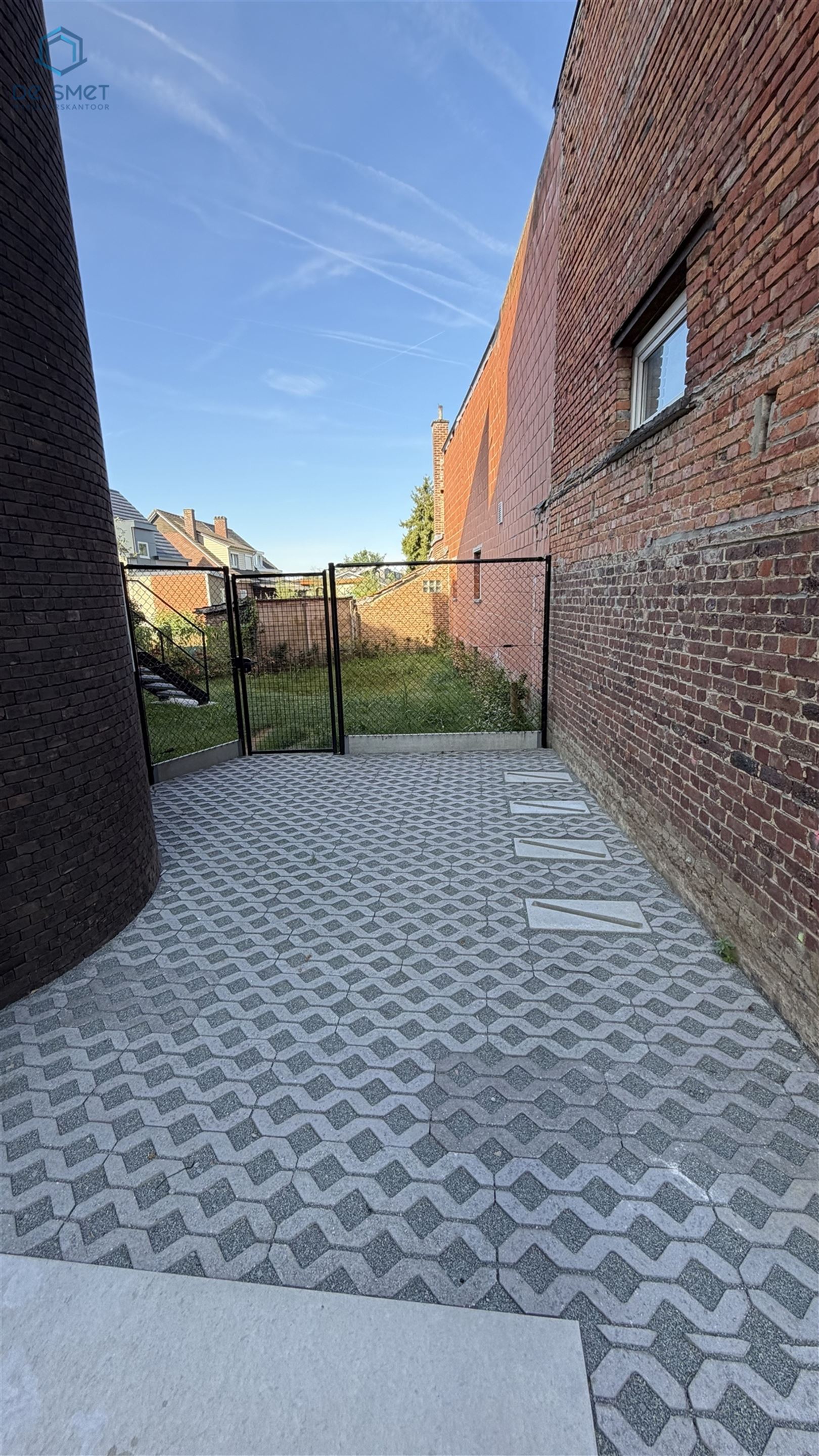 INSTAPKLAAR DAKAPPARTEMENT MET 2 SLAAPKAMERS, ZONNEPANELEN & MOGELIJKHEID TOT EXTRA RUIMTE - foto 4