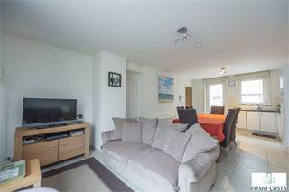 Prachtig en ruim duplex dakappartement met zeer ruime dakterrassen midden in het winkelcentrum en vlakbij de Zeedijk. Indeling : VERDIEPING 4 :...