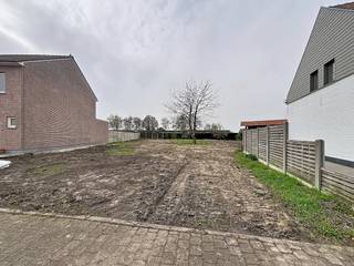 The perfect basis for your living dreamThis plot is intended for the construction of a semi-detached building. Thanks to the considerable depth...