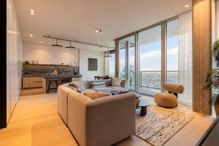 Eén van de iconische gebouwen die de skyline van Antwerpen vormen.Wonen in het centrum van de Stad, aan het vernieuwde operaplein, op de kroon van de...