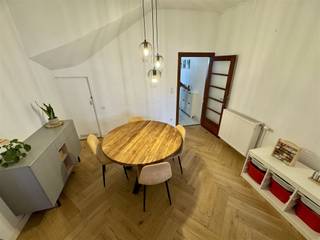 ! De woning kan gehuurd worden voor een maximale periode van één jaar. Geen domicilie mogelijk. ! Deze gezellige gemeubelde woning te huur is gelegen...