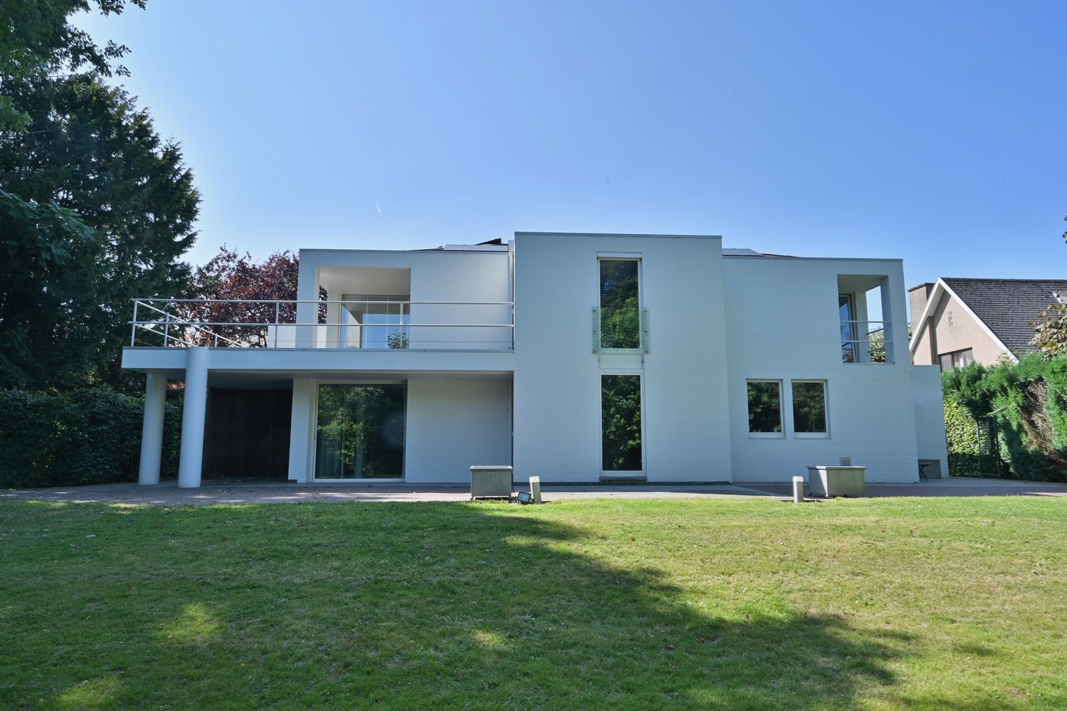 Moderne villa met ruime leefruimte, 4 slaapkamers en 2 badkamers op 13 are in gegeerde buurt Neerharen- Lanaken - foto 2