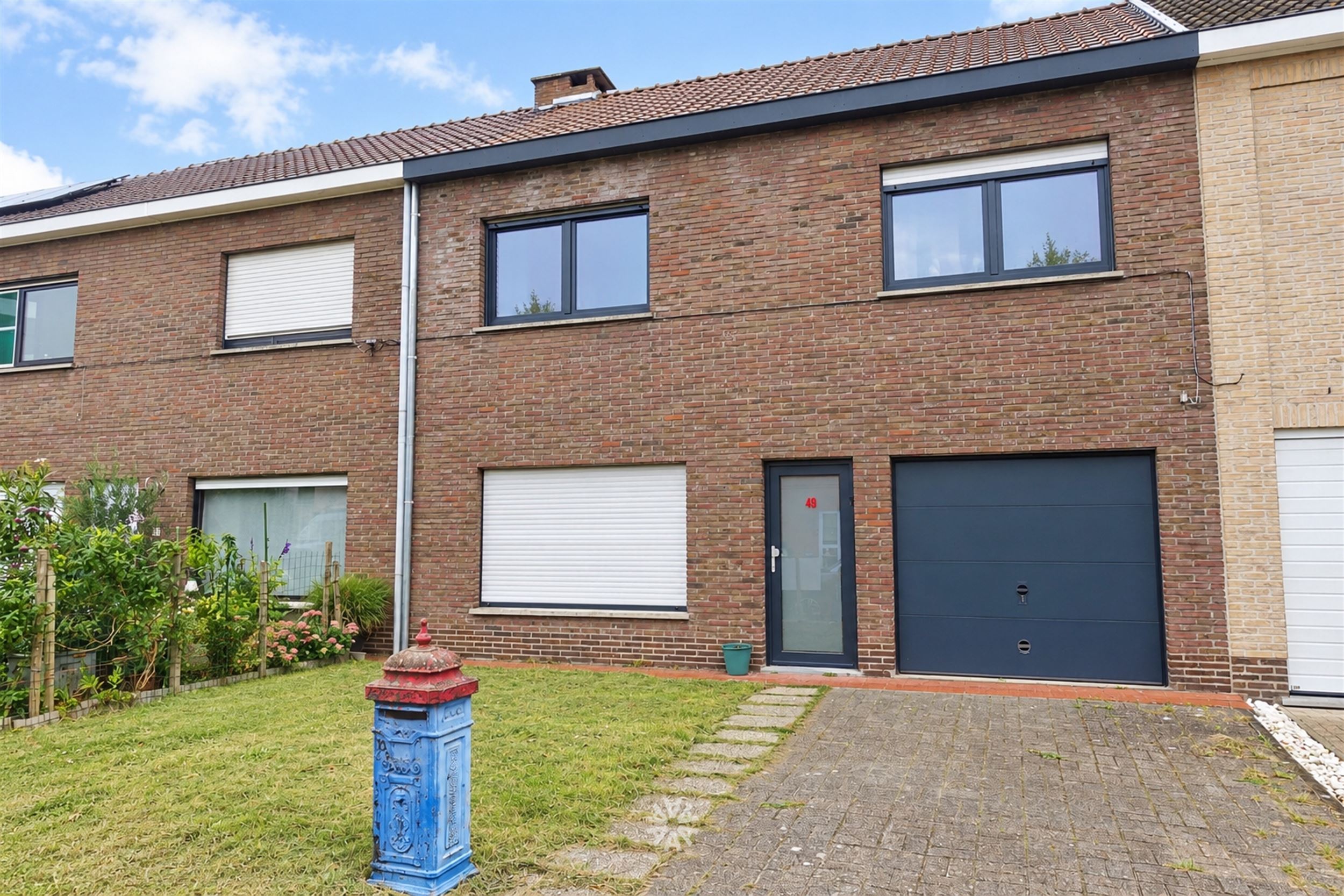 Gerenoveerde rijwoning met inpandige garage te huur in Wondelgem - foto 1