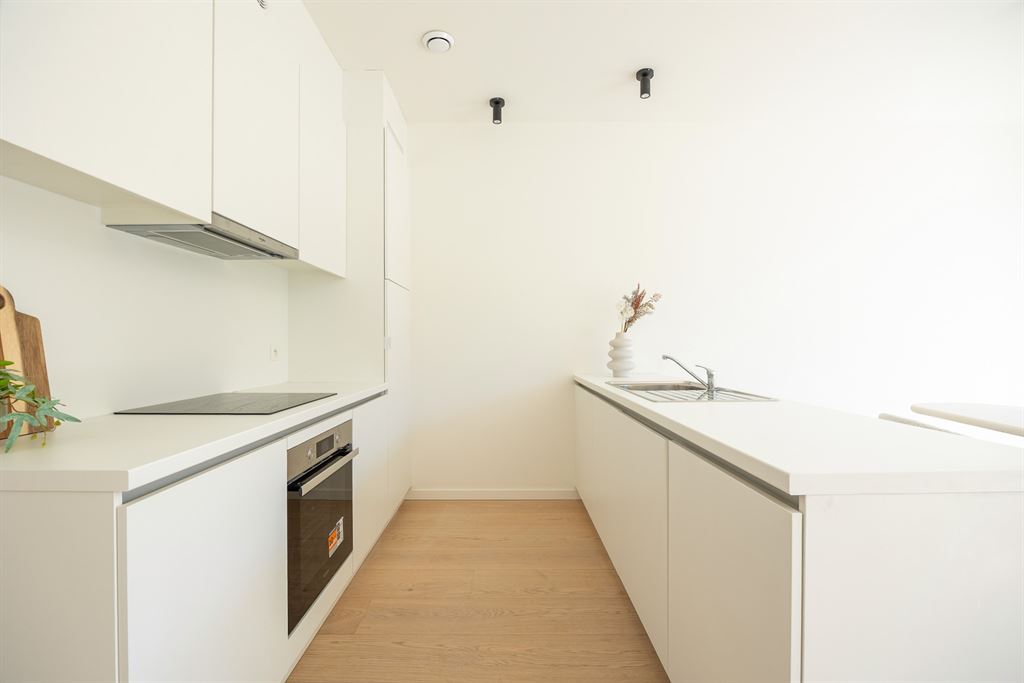 Nieuwbouw gelijkvloersappartement met tuin - foto 4