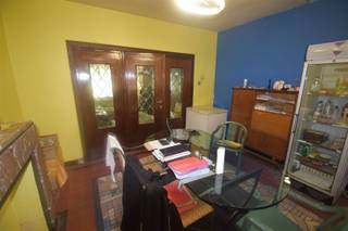 In het centrum van Lebbeke gelegen te renoveren rijwoning of bouwgrond op een terrein van 02 are 80 ca.De woning bestaat op de gelijkvloerse...