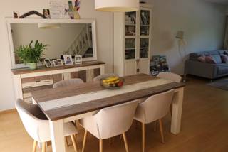 Rustig, maar zeer centraal gelegen instapklare rijwoning in een hele aangename buurt, vlakbij landschapspark Frijthout. Scholen en openbaar vervoer...