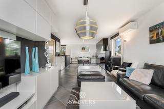 Voor meer info en foto’s, surf naar www.swevers.be – Dit instapklare duplex dakappartement in Herk-de-Stad (Kapelstraat 8 bus 6, Berbroek)...