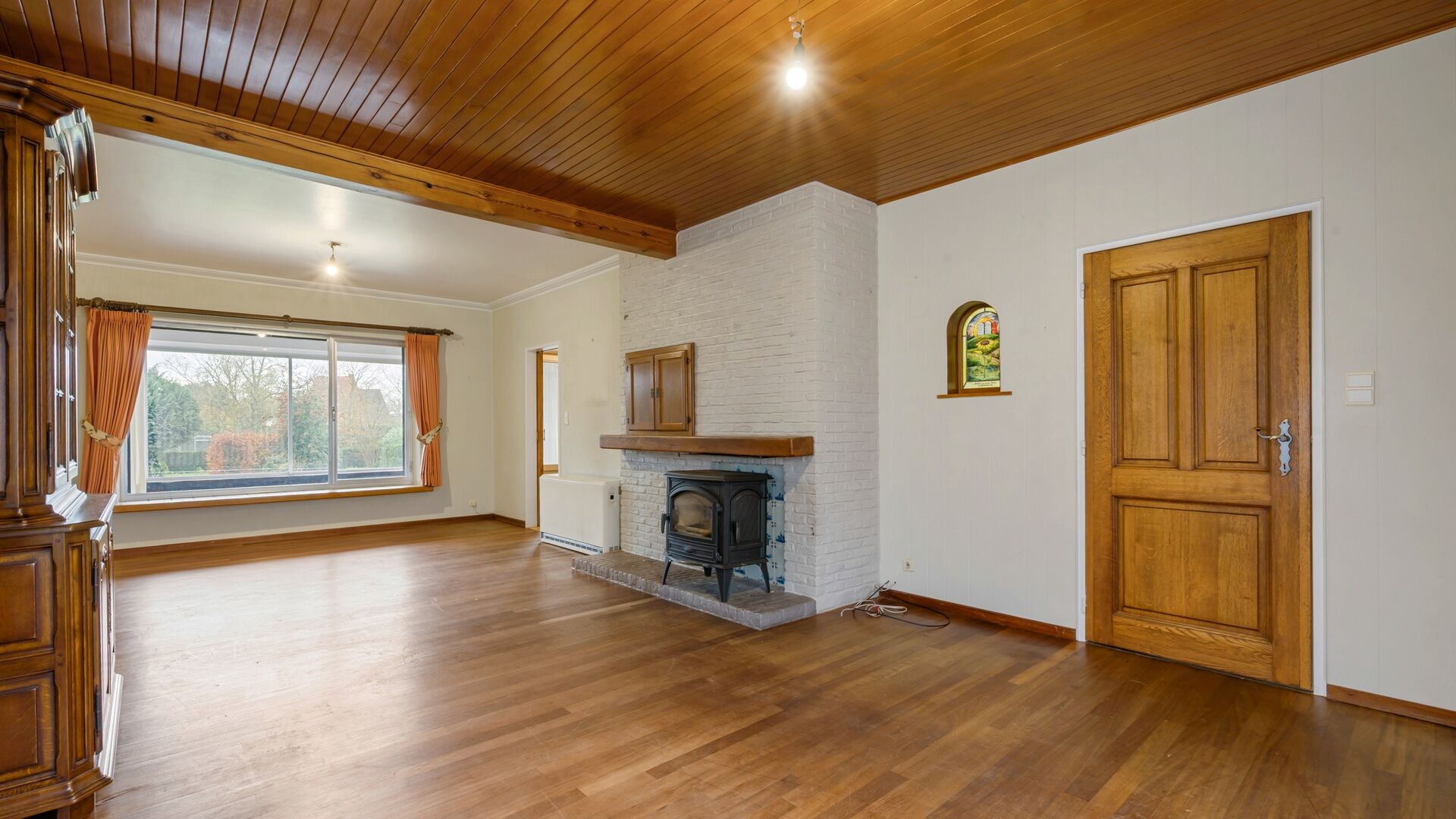 Ruime gezinswoning op perceel van ca. 1838m² met 2 badkamers en 6 slaapkamers - foto 4