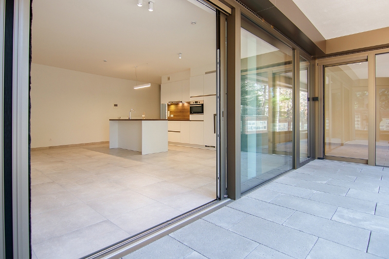 Moderne serviceflat met 2 ruime slaapkamers, 2 badkamers en een uitnodigend terras op een TOP locatie in het centrum van Hasselt - foto 5