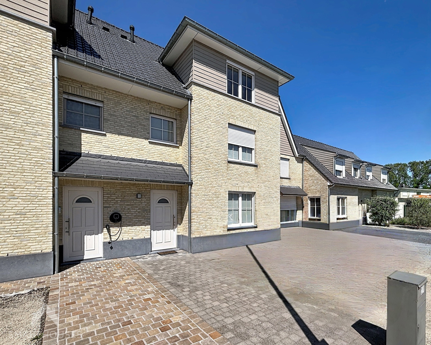 Rustig gelegen woning met 4 slaapkamers en carport - foto 1