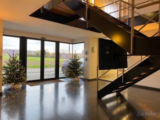 In een groter geheel zijn er 2 lichtrijke kantoorruimtes te huur. Het gaat om een ruimte van 35m² en een naastgelegen ruimte van 29m². Beide...