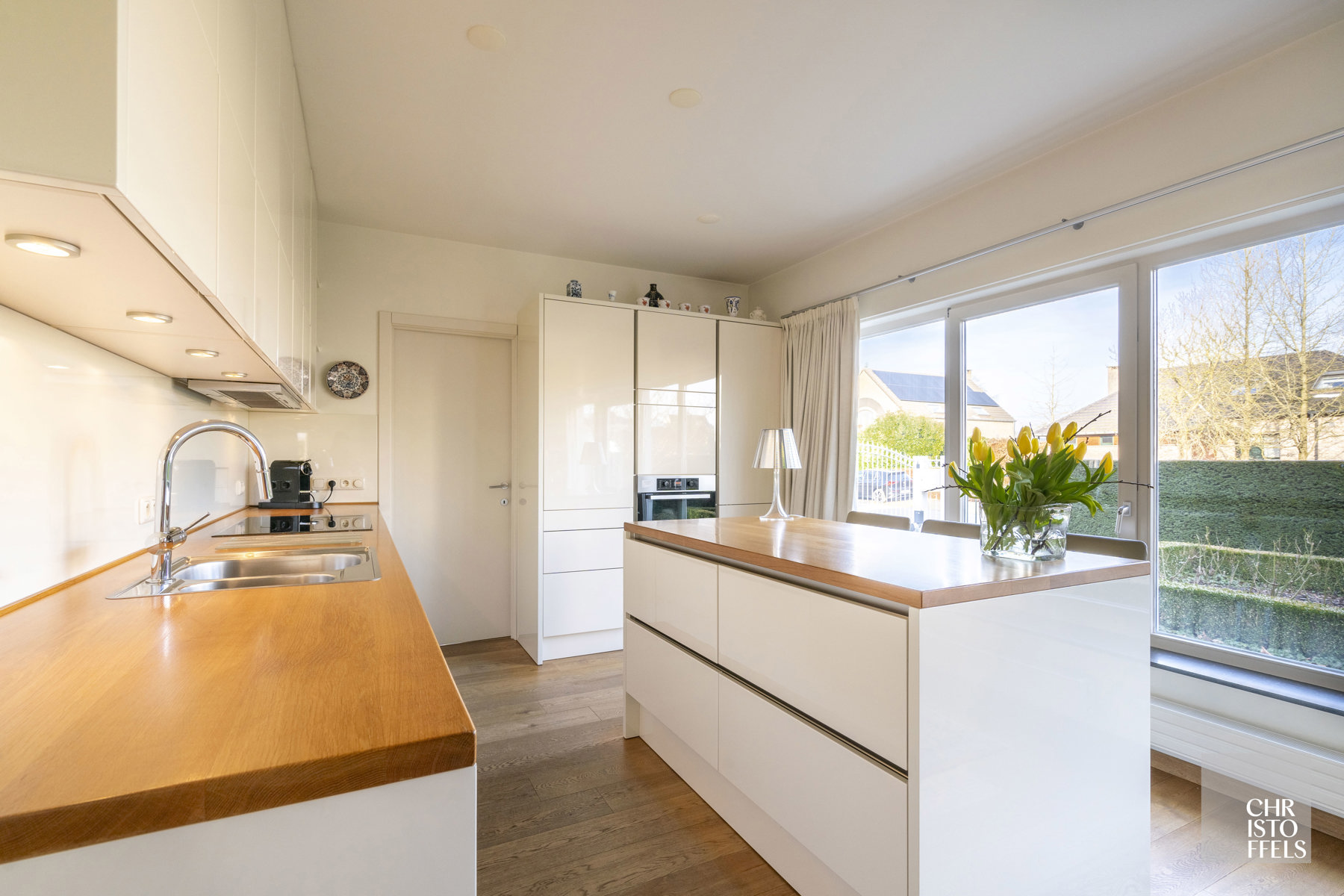 Villa (336m²) met 3 slaapkamers en een zwemvijver op een perceel van 1.219m²!  - foto 2