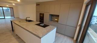 Dit moderne appartement van bevindt zich in Maasmechelen en maakt deel uit van een nieuwbouwproject met strakke, eigentijdse afwerking. De...