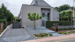 e koop: ruime open bebouwing in Ham, gelegen in een groene en landelijke woonkern nabij scholen. Deze woning uit 2007 biedt een uitzonderlijke...