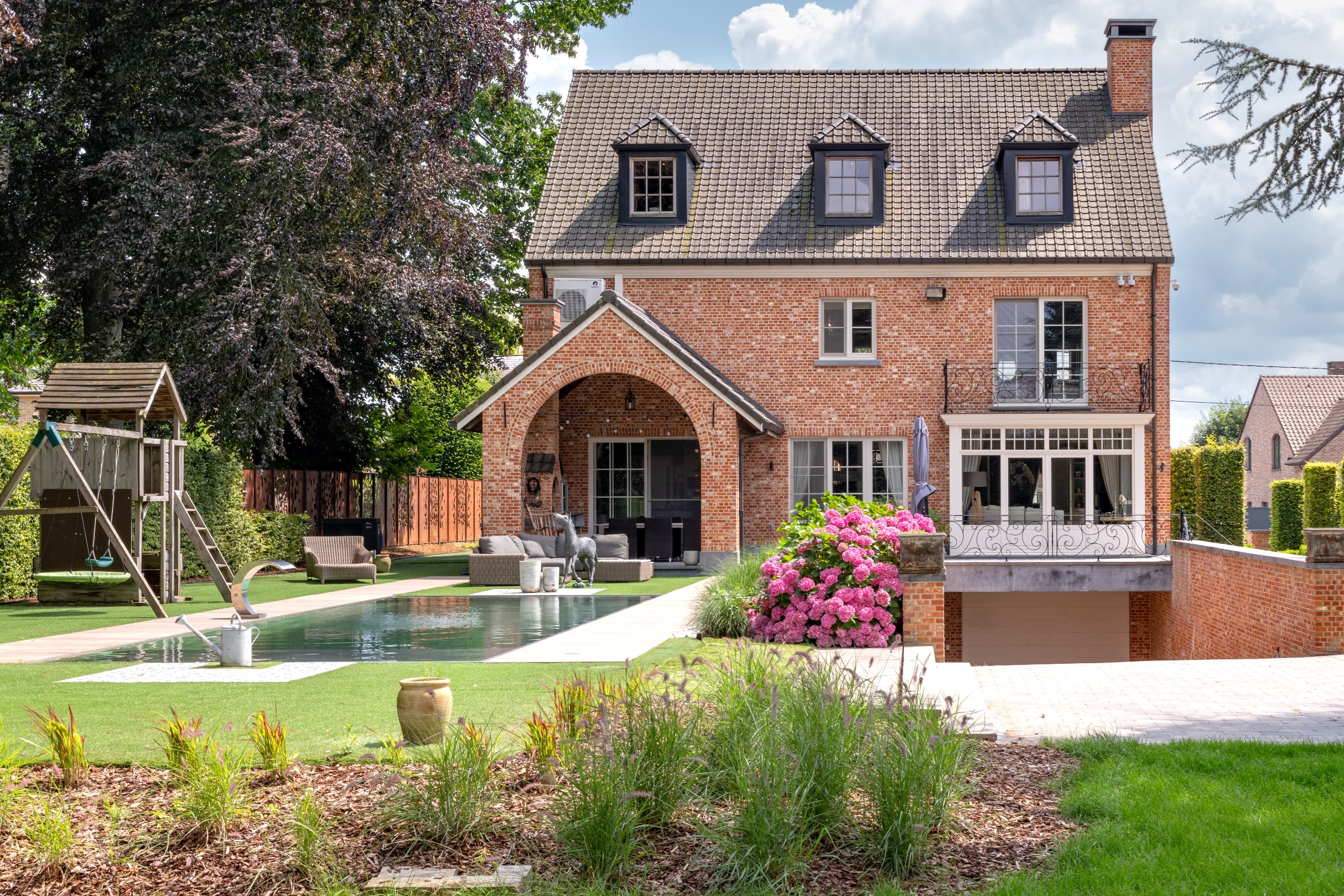 Spacious villa with 5 bedrooms on 24 acres located - photo 3