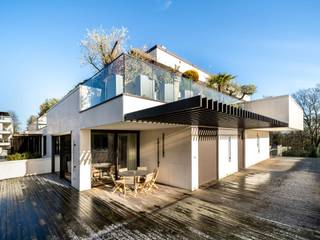 Nestled in a wooded setting on the edge of Woluwe Park, on the third floor of a timeless building designed by Archi 2000, this fully...