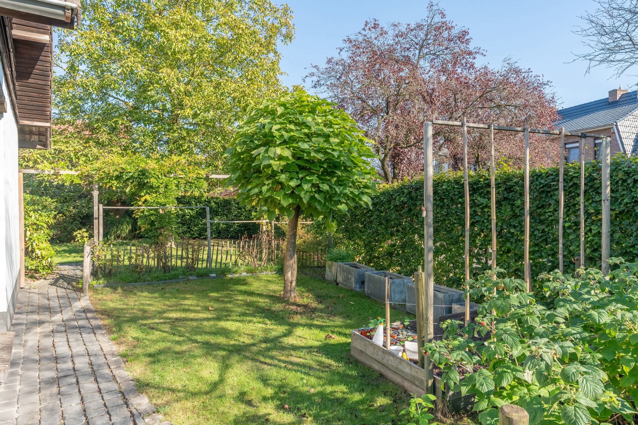 Gunstig gelegen laagbouwwoning met 3 slpks, tuin en garage. - foto 5