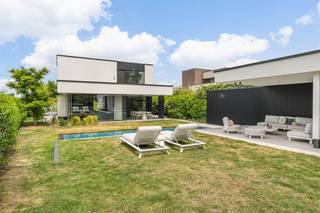 Ontdek deze exclusieve, energiepositieve villa (bouwjaar 2020) op een zuidelijk georiënteerd perceel van 11a62ca, gelegen in een uiterst...