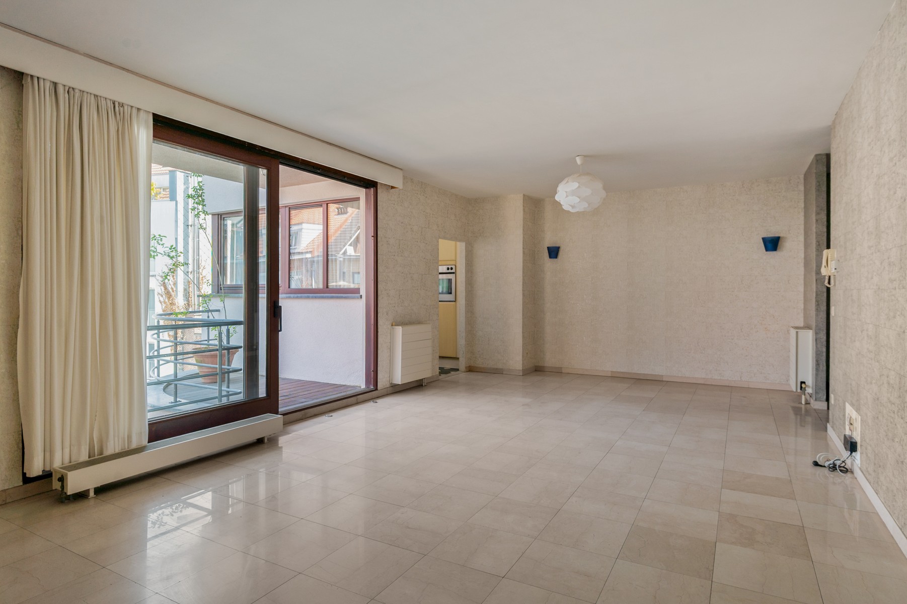 Lichtrijk appartement met terras op uitstekende locatie - foto 4