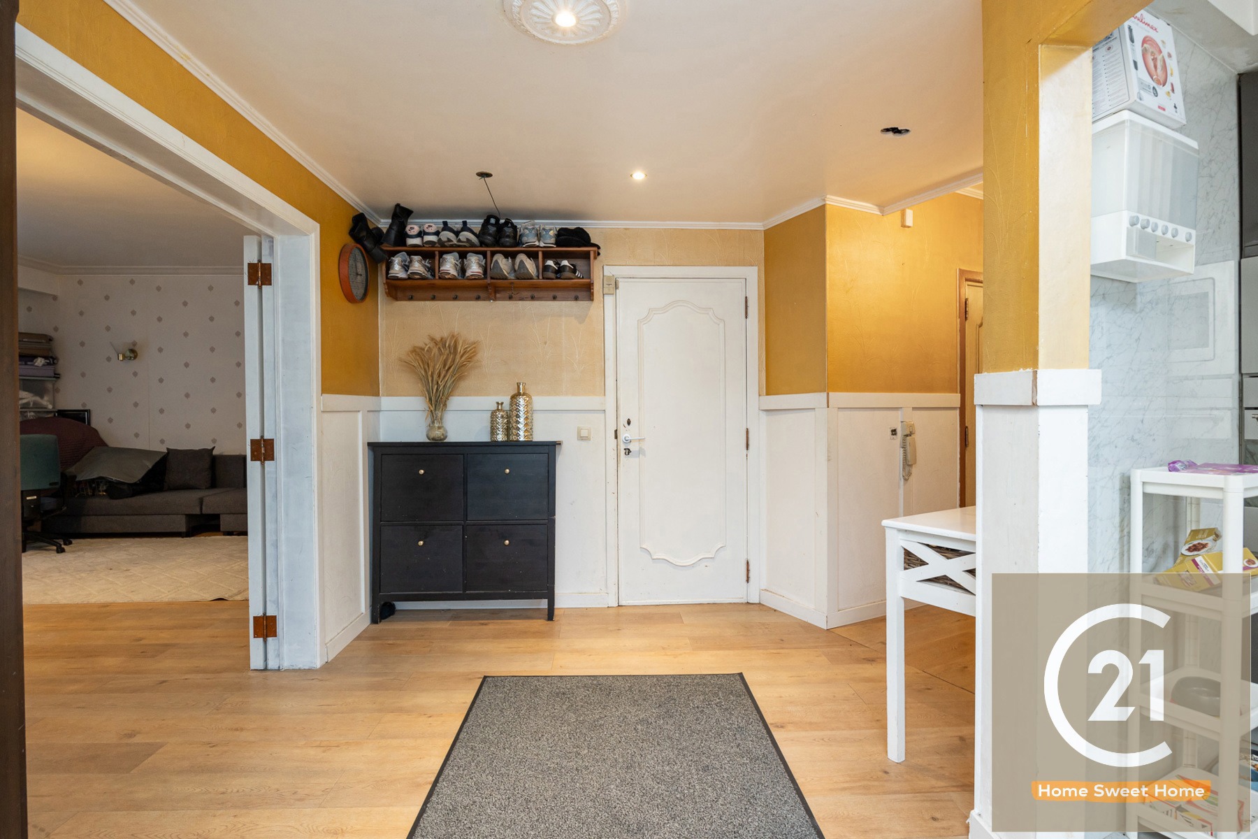 Ruim 4-slaapkamerappartement zonder kosten nabij station - foto 5