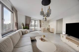 Dit prachtige appartement is gelegen op de vijfde verdieping en biedt een open zicht over het stadscentrum.Door de recente renovatie kun je genieten...