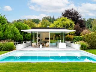 In de wijk Prins van Oranje, een eigentijdse villa ontworpen door architect Bruno Erpicum in 2015 en ingericht door binnenhuisarchitect...