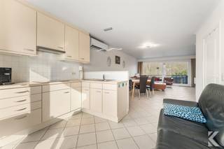 <p><span><strong>Stylish and spacious apartment (154 m²) with 2 terraces in Ostend</strong></span></p><p><span>Discover this bright and energy efficient apartment (EPC A) in the coveted Gouwelozestraat - a perfect combination of space, comfort and prime location.</span></p><p><span><strong>Advantages:</strong></span></p><ul><li><p><span>154 m² living space</span></p></li><li><p>elevator </p></li><li><p>only apartment on this floor</p></li><li><p><span>2 spacious terraces (south and north facing)</span></p></li><li><p><span>Large open living space with lots of light</span></p></li><li><p><span>Open kitchen with integrated office corner</span></p></li><li><p><span>3 bedrooms</span></p></li><li><p><span>Full-fledged attic space (free to convert as desired)</span></p></li><li><p><span>Well-kept bathroom</span></p></li><li><p><span>Practical storage + bicycle storage</span></p></li><li><p><span>Energy efficient (EPC A)</span></p></li></ul><p><span><strong>Top location:</strong></span></p><ul><li><p><span>Directly opposite the Maria Hendrikapark ("'t Bosje")</span></p></li><li><p><span>Everything within walking distance: stores, schools, public transport</span></p></li><li><p><span>Fast connection to center and beach</span></p></li><li><p><span>Easy accessibility</span></p></li></ul><p> </p>