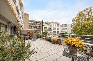 Ruim appartement met daktuin aan de Schelde Op de eerste verdieping van een goed gelegen gebouw op Linkeroever vind je dit lichte en ruime...