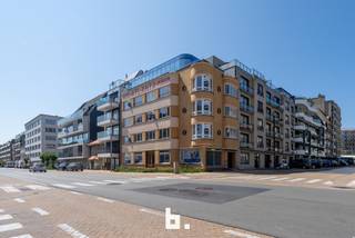 Gelegen op de derde en vierde verdieping, biedt dit stijlvolle penthouse/duplex appartement een harmonie tussen authentieke charme en luxe...