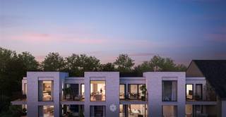 <p><span>In het hart van Zwijnaarde wordt de huidige statig villa gelegen aan de Dorpsstraat 24 herontwikkeld naar een</span><span> prachtig en gezellig woonproject 'COEUR'</span><span> van </span><span>11 appartementen</span><span> die zich mooi nestelt in de bestaande buurt. </span></p><p><span> </span></p><p><span>Naast zijn unieke ligging, pal in het centrum van het dorp, is het project ook perfect ontsloten door openbaar vervoer en kent het een vlotte verbinding naar alle uitvalswegen richting Gent en andere grootsteden. </span></p><p><span> </span></p><p><span>De site is uitgerust met een </span><span>gemeenschappelijke groene buitenruimt</span><span>e die dienst zal doen als ontmoetingsruimte voor de bewoners. </span></p><p><span> </span></p><p><span>Ook onderscheidt </span><span>het project 'COEUR</span><span>' zich op vlak van duurzaamheid, zo is er een</span><span> riante bovengrondse fietsenberging </span><span>voorzien en zijn de appartementen uitgerust met de </span><span>laatste duurzame technieken, zoals zonnepanelen en individuele warmtepompen. </span></p><p><span> </span></p><p><span>Het project biedt een breed aanbod van verschillende appartementen aan, zo is er de keuze</span><span> tussen 1, 2 of 3 slaapkamer appartementen met een oppervlakte van 65 m² tot 122 m² </span><span>elk voorzien van een </span><span>ruim en zonnig terras. </span></p><p><span> </span></p><p><span>Verder zullen alle appartementen met </span><span>zeer duurzame en kwalitatieve materialen worden opgebouwd </span><span>en kan u aan de hand van </span><span>royale budgetten</span><span> het appartement uiterst</span><span> kwalitatief afwerken.</span></p><p><span> </span></p><p><span>Ondergronds zal u v</span><span>ia de parkeerlift de ondergrondse parking </span><span>betreden, waar u de mogelijkheid heeft tot de aankoop van een </span><span>parkeerplaats àls een ondergrondse kelderberging. </span></p><p><span> </span></p><p><span>Kortom, altijd al willen wonen in het hart van Zwijnaarde en dat nabij de golf van Zwijnaarde? Kom dan snel het project 'COEUR' ontdekken!</span></p><p><span> </span></p><p><span>Contacteer Axel Lenaerts Gent voor info en verkoop - <span>info@axellenaerts.be</span></span><span> of 09 245 24 24</span></p><p><span> </span></p>