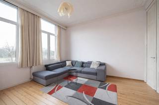 Charmant en lichtrijk appartement met authentieke elementen (1918) Welkom in dit karaktervolle appartement uit 1918, waar charme en functionaliteit...